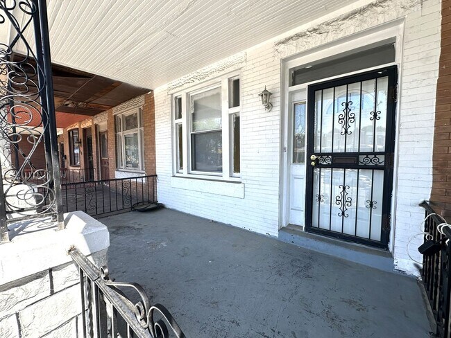 Foto del edificio - Stunning 4-Bedroom Townhome in Carroll Par...