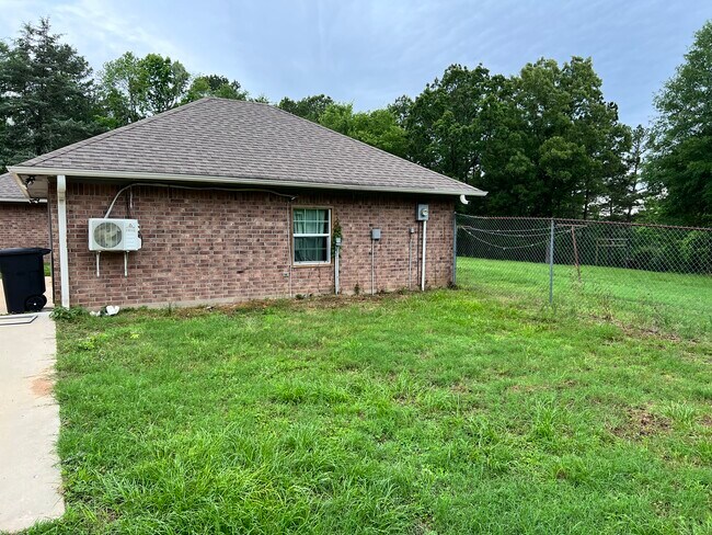 Side Yard - 371 Avinger Cut Off