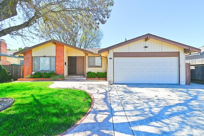 Building Photo - $3990/ GORGEOUS 4 BEDROOM REMODELED BROOKV...