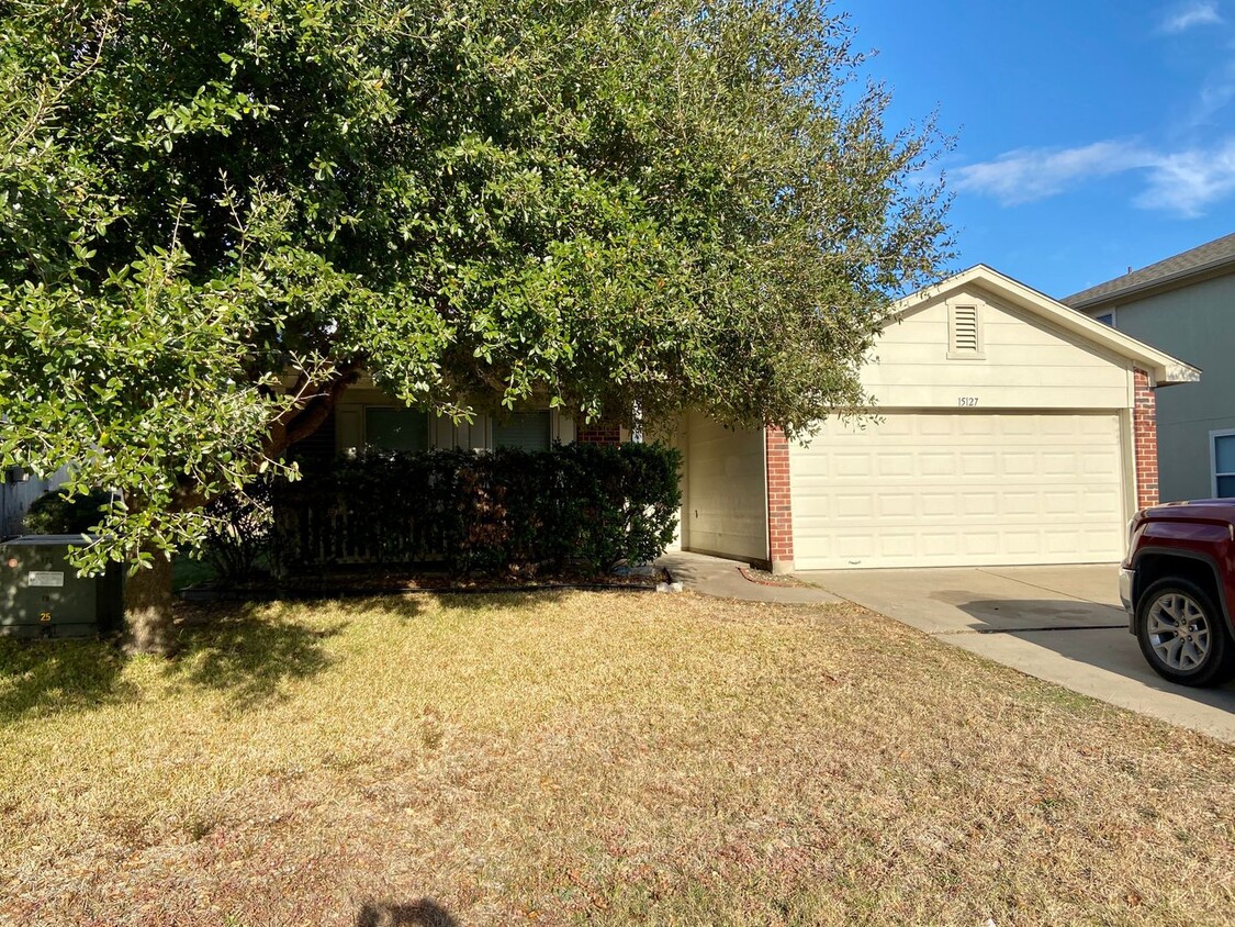 Foto principal - Beautiful 3/2 with almost 1800 square feet...