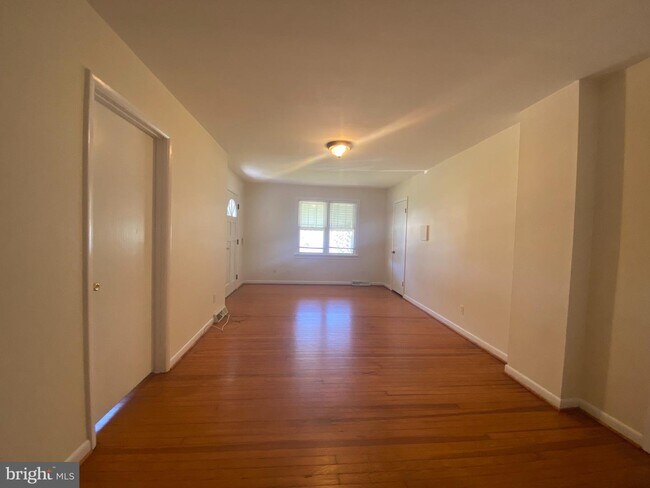 Foto del edificio - 117 Hillcrest Dr