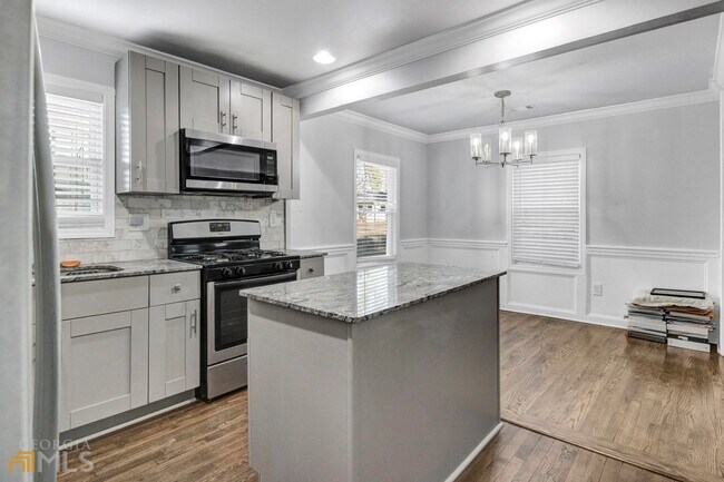 Building Photo - 2205 Penrose Dr