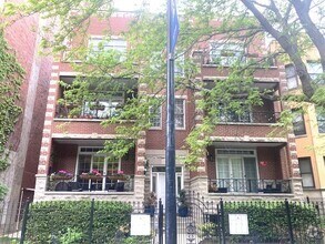 Building Photo - 904 W Lawrence Ave