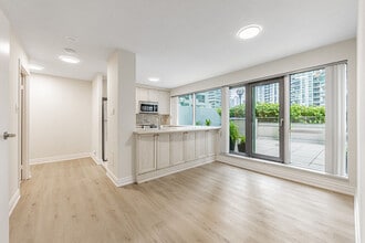 Building Photo - 10 Queens Quay W