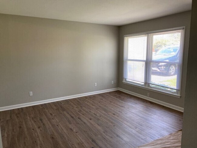 Building Photo - 10006 Harlech Ln