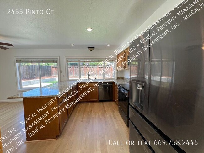 Foto del edificio - 2455 Pinto Ct