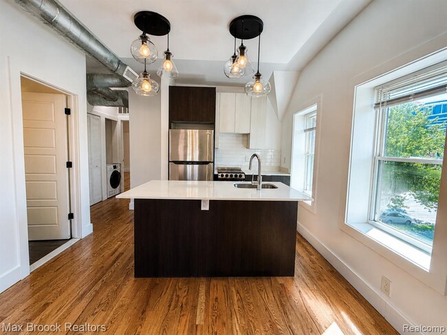 Building Photo - 3143 Trumbull