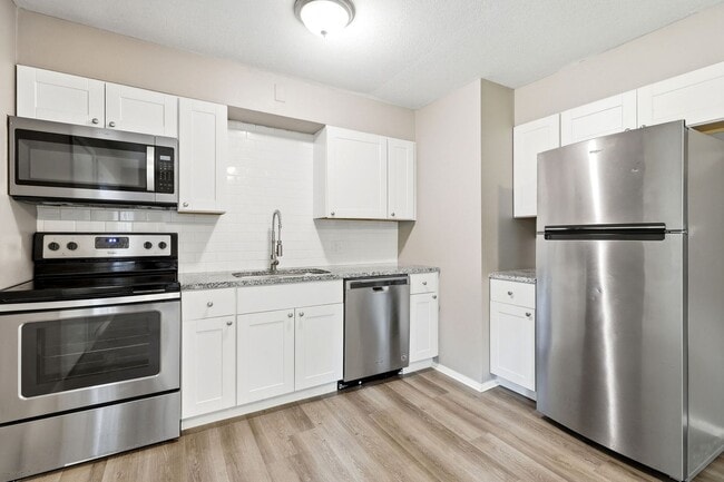 Building Photo - Don't Miss Out on This Charming 3 Bed, 1 Bath Home in South Kansas City!