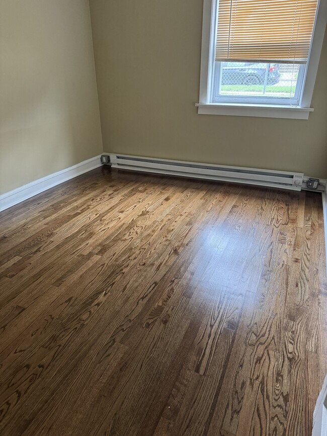 Dormitorio 1 - 2659 N Monitor Ave
