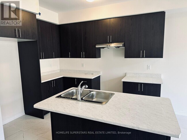 Building Photo - 18 Prudhoe Ter