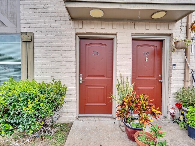 Foto del edificio - 1701 Upland Dr