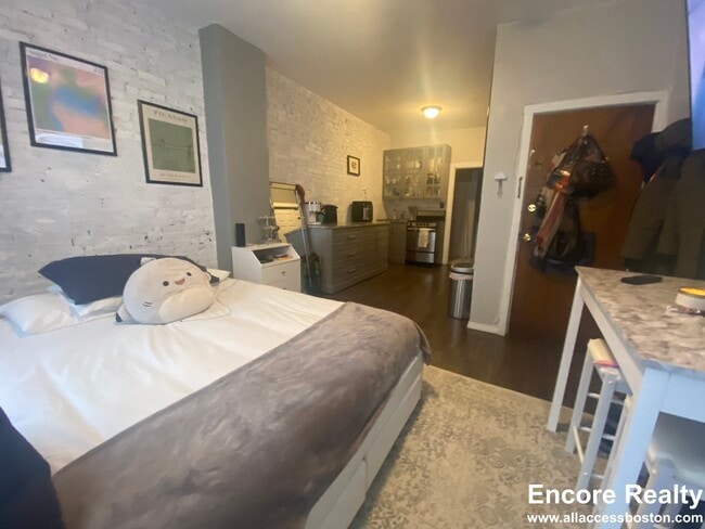 Building Photo - 40 Anderson St