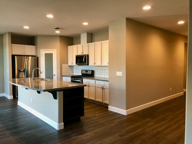 kitchen - 209 Holly Oak Ct