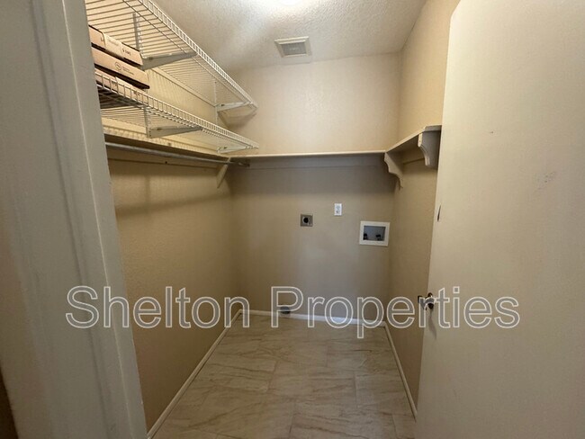 Foto del edificio - 7328 W Cherry Hills Dr