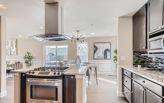 Building Photo - Stylish Westwood home with large patio