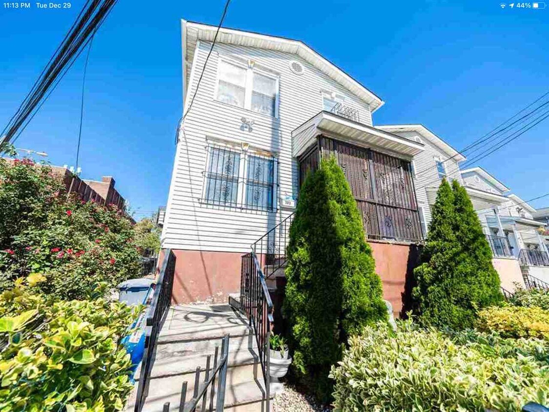 Primary Photo - 703 Garfield Ave