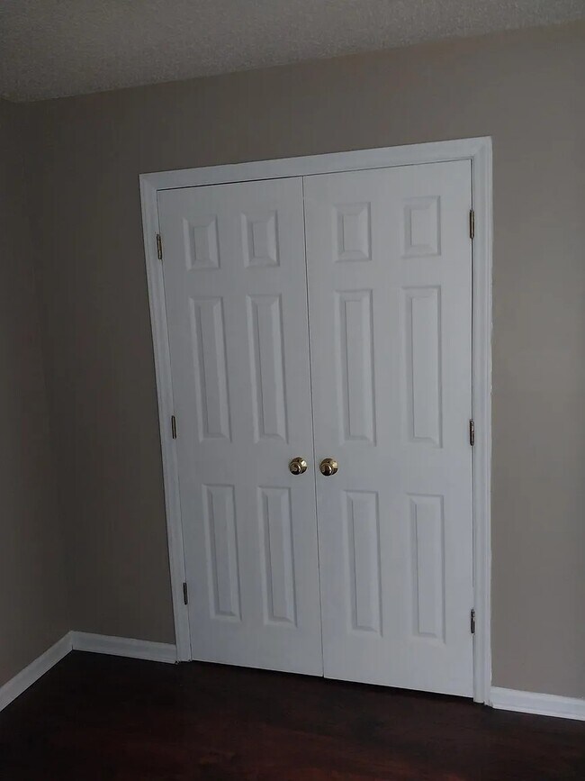 Foto del edificio - 1716 Pebble Ridge Dr