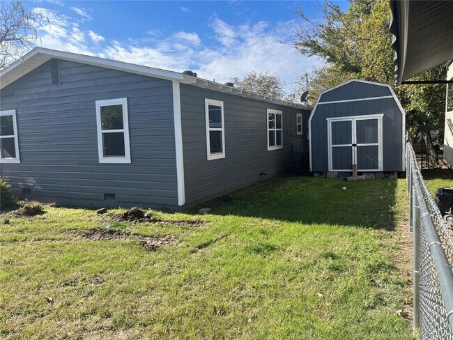 Foto del edificio - Minutes from Decatur Square 3 Bedroom 1 Bath