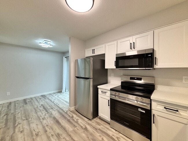 Building Photo - **$250 OFF 1ST MONTHS RENT!!** Newly Renovated 3Bedroom Duplex on Garden Home!!