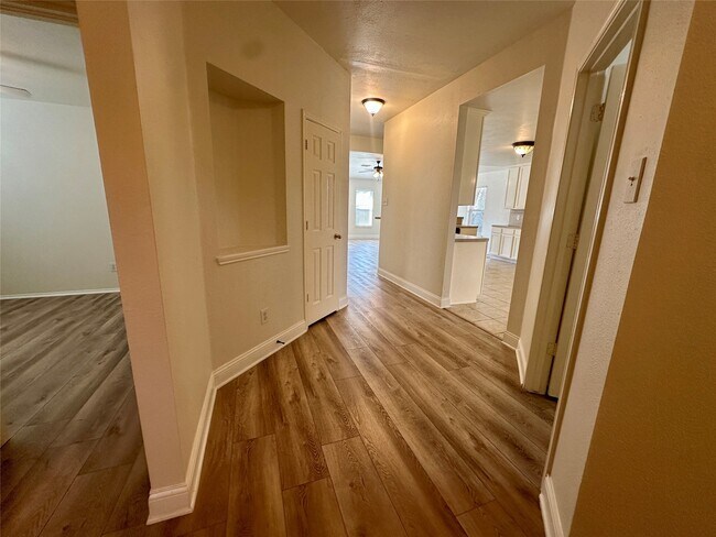 Building Photo - 15631 Barber Grove Ln