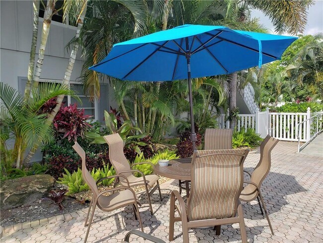 Building Photo - 649 W Oakland Park Blvd
