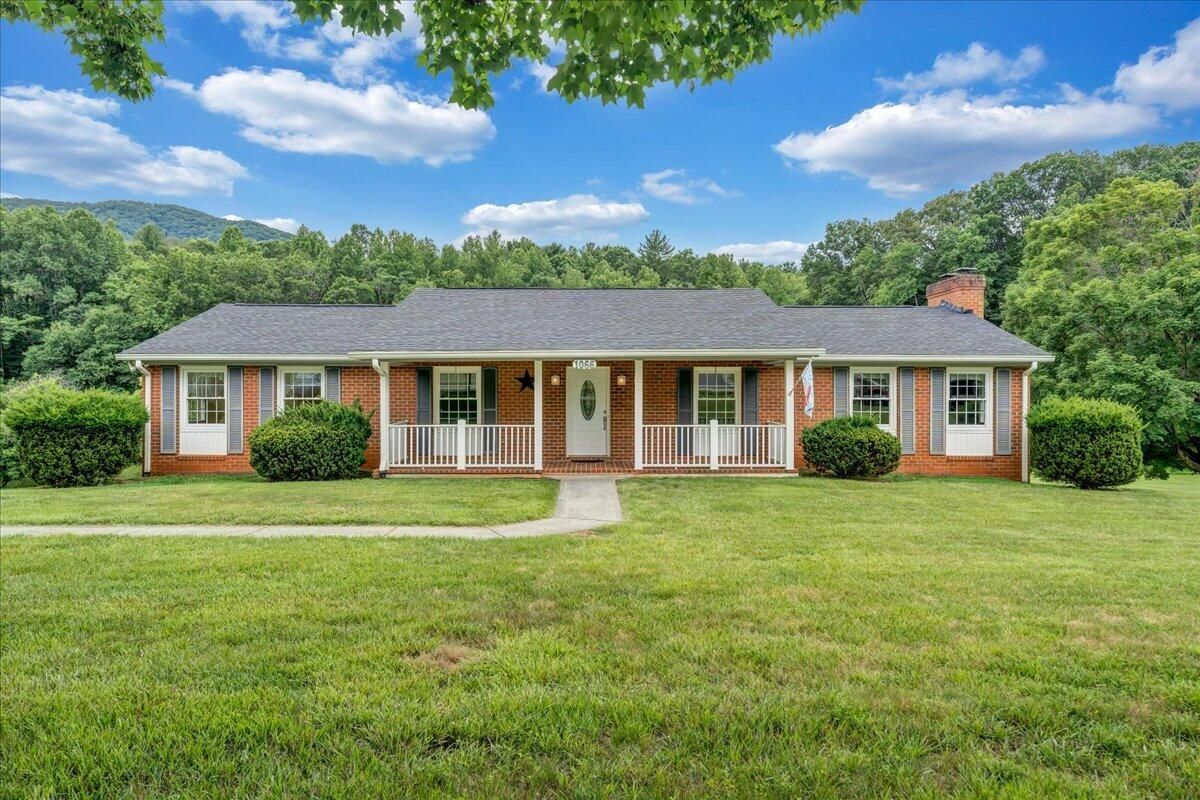 Primary Photo - 1066 Coopers Cove Rd
