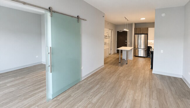 Foto del edificio - 1025 W Addison St