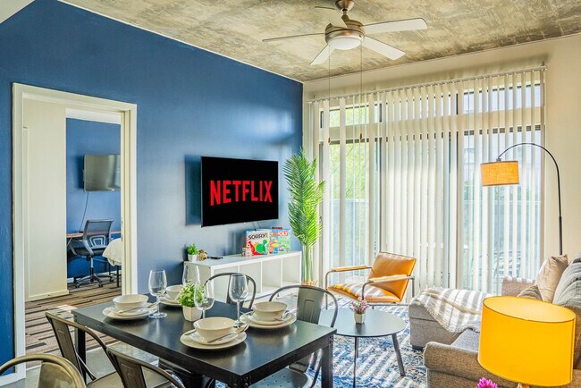 Building Photo - 333 E Roosevelt St