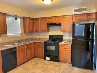 Building Photo - 547 W 8th Ave