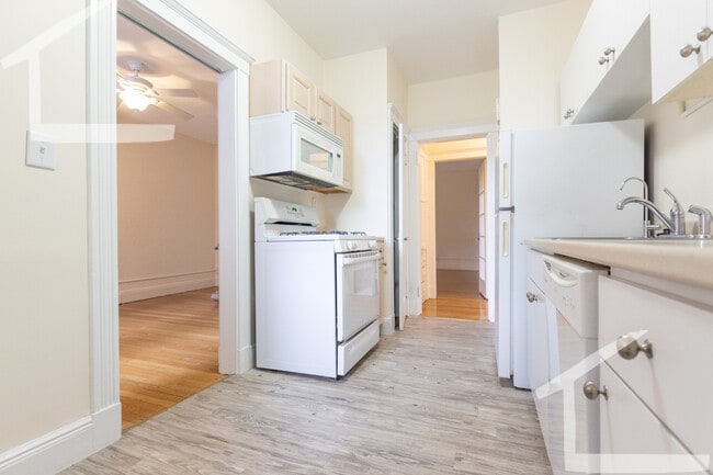 Building Photo - 14 Alton Pl