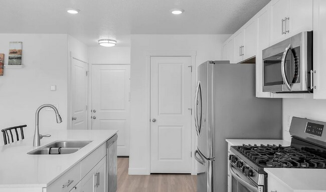 Building Photo - 3581 Grassland Dr