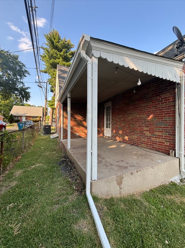 Building Photo - 7134 Farley Ave
