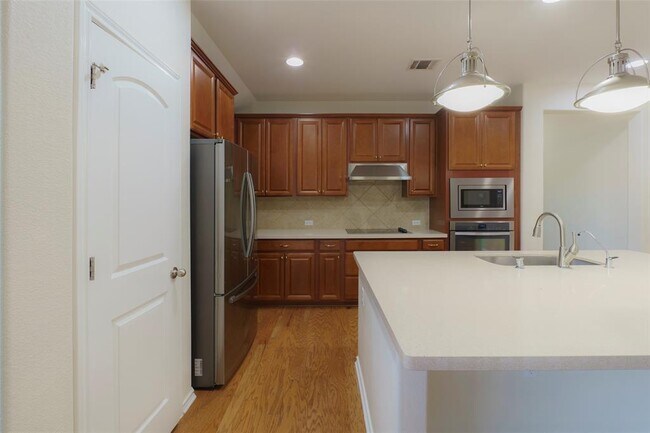 Foto del edificio - 13020 Kearns Dr