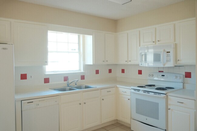 Building Photo - 1300 Fern Hill Ct