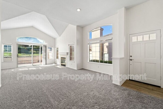 Foto del edificio - 2394-A Greenbriar Dr
