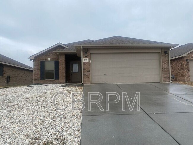 Foto del edificio - 3719 Oakridge Ave