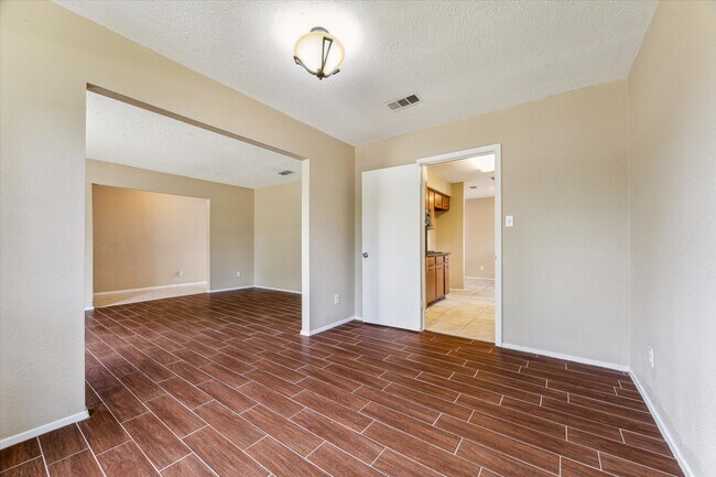 Foto del edificio - 503 Mary Ann Dr