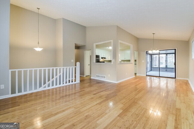 Building Photo - 640 Butterfield Ln