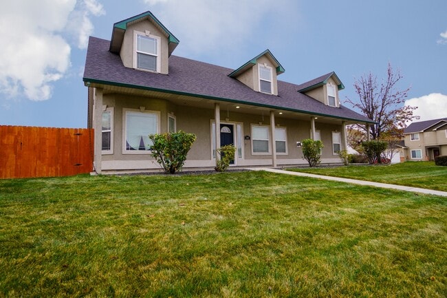 Building Photo - 11565 W Zachery Ave