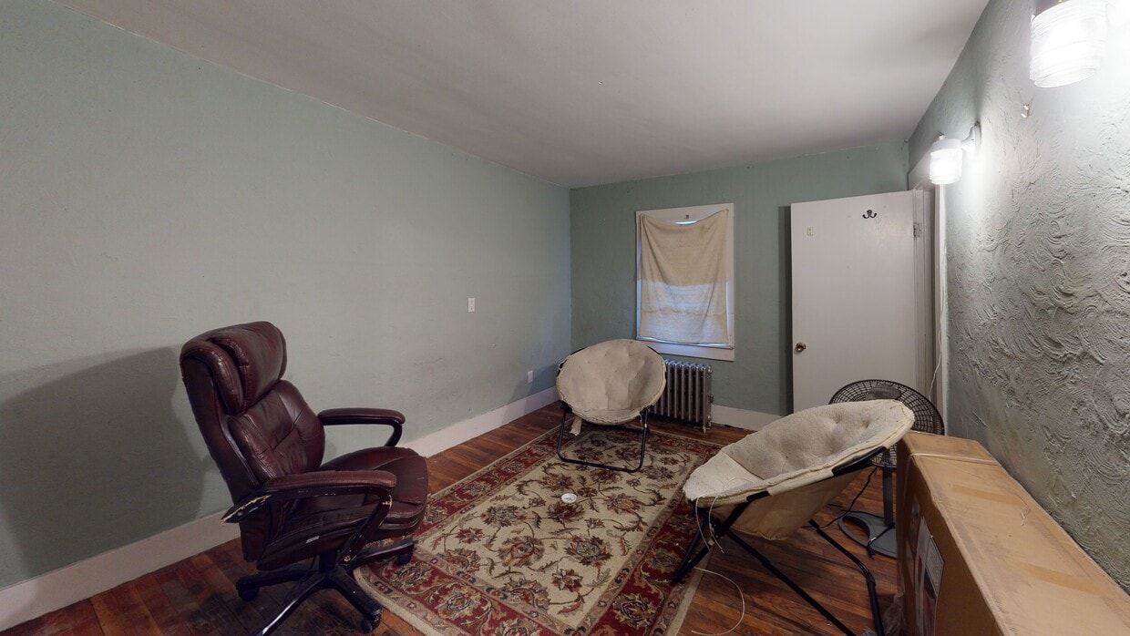 Primary Photo - 3952 Washington St