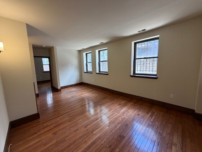 living room - 507 Catharine St