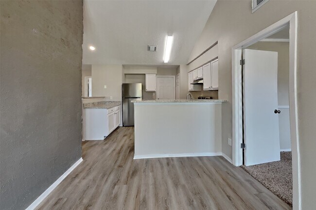 Building Photo - 10107 King Ranch Ln