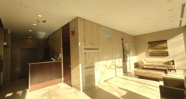 Foto del edificio - 1355 N Sandburg Terrace
