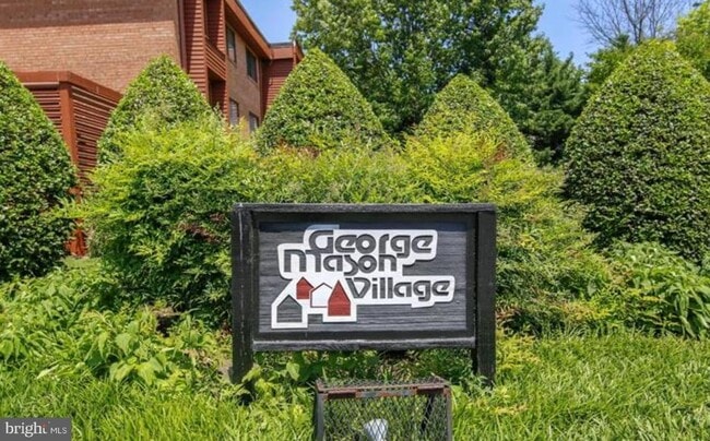 Building Photo - 1509 S George Mason Dr