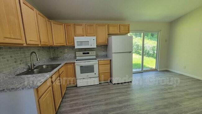 Building Photo - 59 Cedar Ridge Dr
