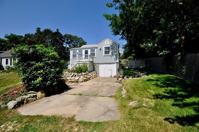 Foto del edificio - 28 Cochituate Rd