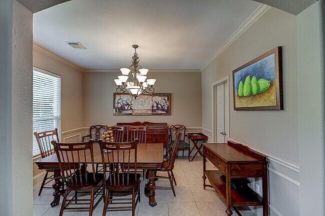 Building Photo - 11114 Sherwood Garden Dr