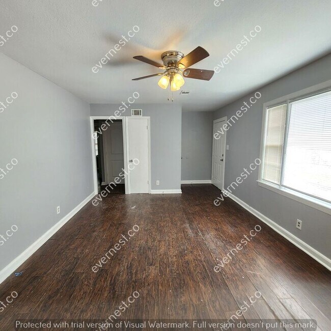 Building Photo - 711 N Davis Dr