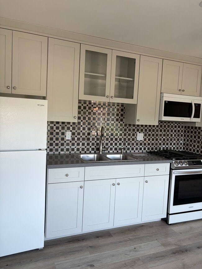 Kitchen - 3343 Tannencrest Dr