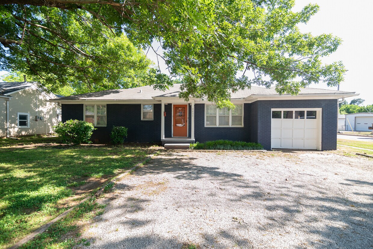 Primary Photo - 2025 W Admiral Rd